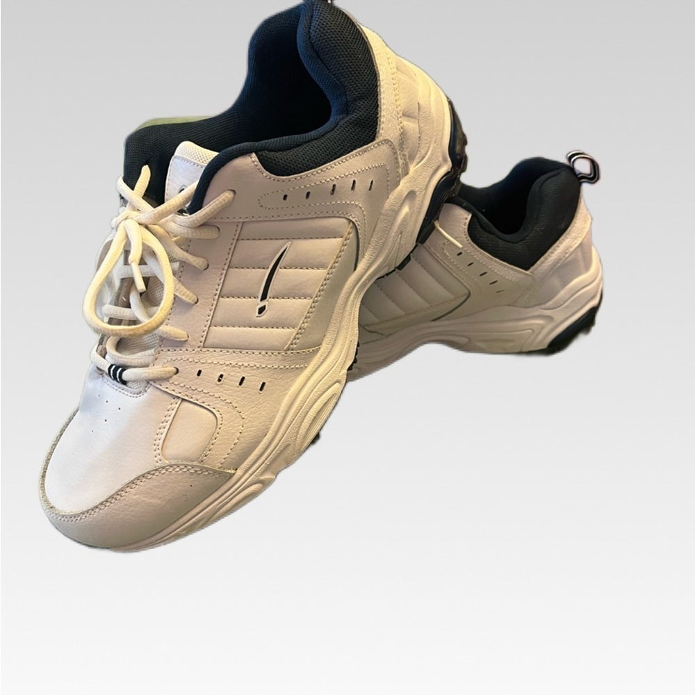 L.A. Gear White and Black Athletic Shoes size 11W